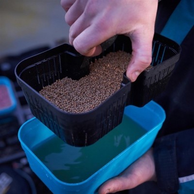 Drennan DMS Pellet Strainer in use